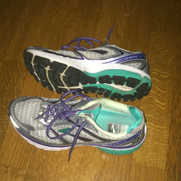 narrow brooks running shoes